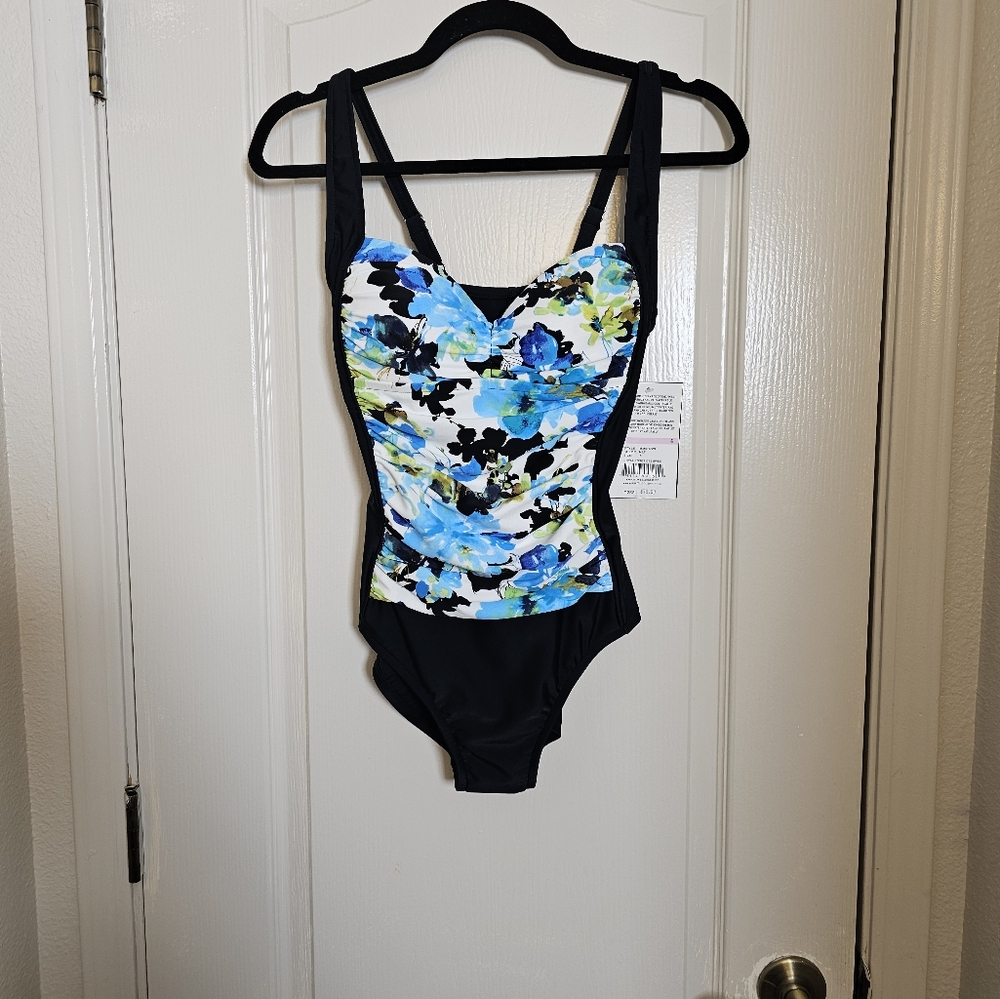 Womens Maxine swim suits sz 6